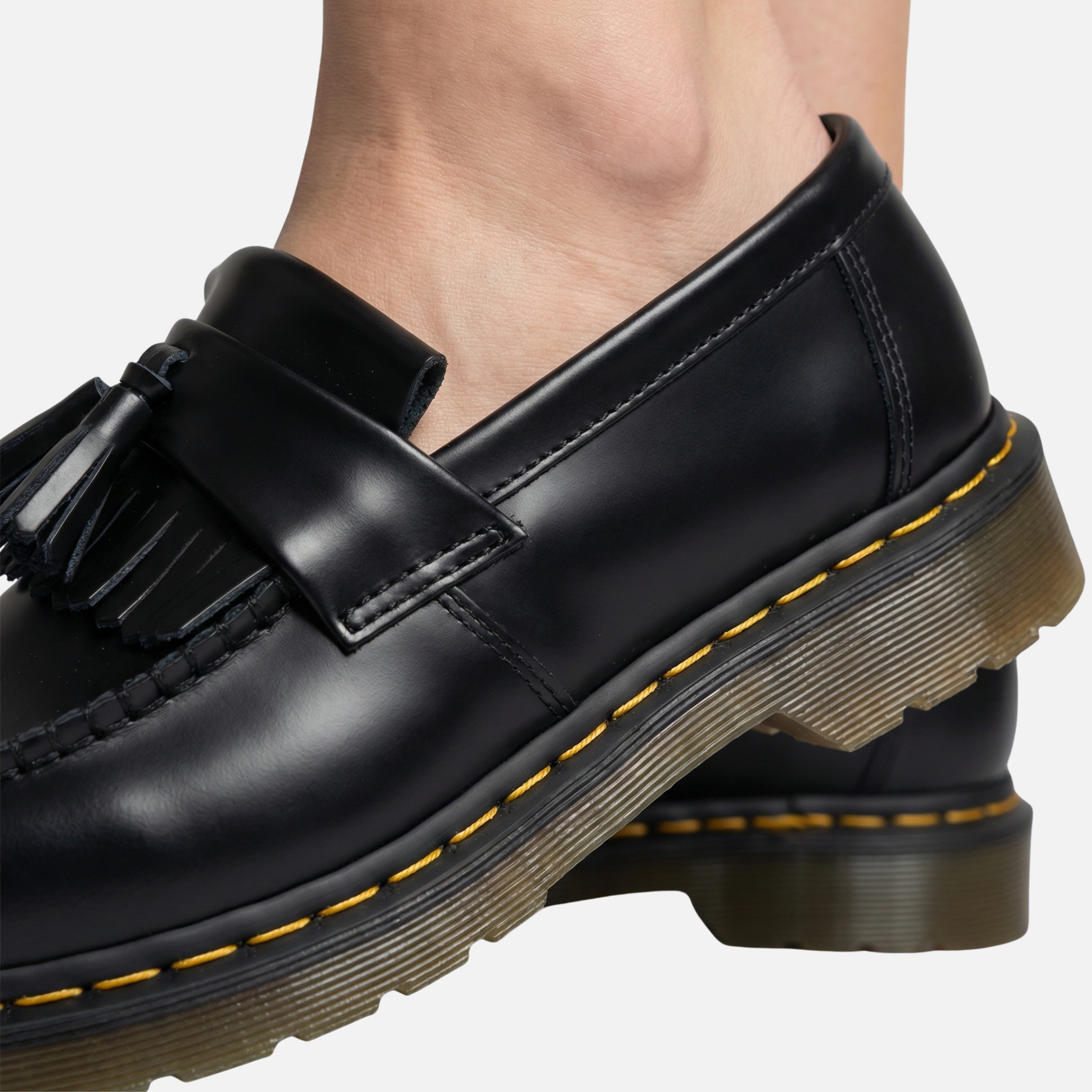 Men’s Tassel-Detail Loafers with Polished Finish