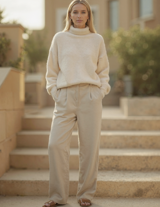 Women’s Loose Fit Turtleneck Sweater with Ribbed Trim
