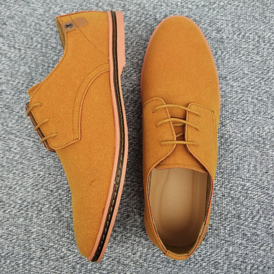 Lacquered Pointed Toe Lace-Up Oxford Shoes for Men | Embossed Details