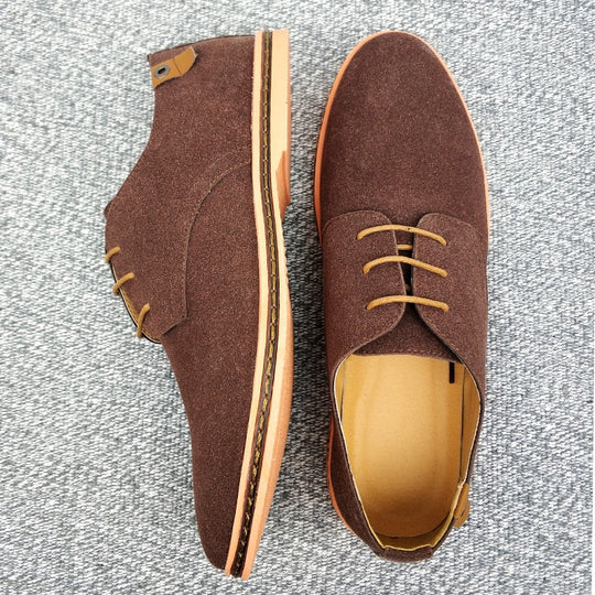 Lacquered Pointed Toe Lace-Up Oxford Shoes for Men | Embossed Details