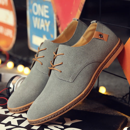 Lacquered Pointed Toe Lace-Up Oxford Shoes for Men | Embossed Details